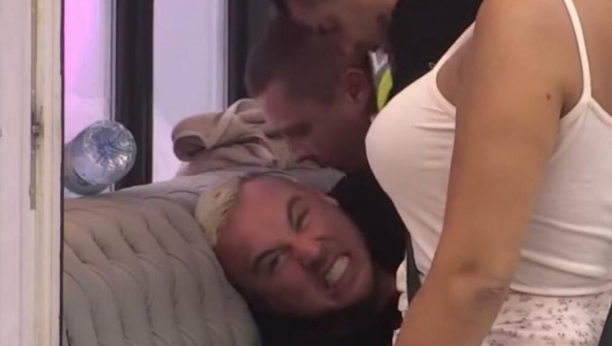 RAZJARENI CAR SKOČIO NA GRUJU! Filip doživeo pomračenje zbog tajne koju mu je pevač rekao o Dalili, karambol u Beloj kući (VIDEO)