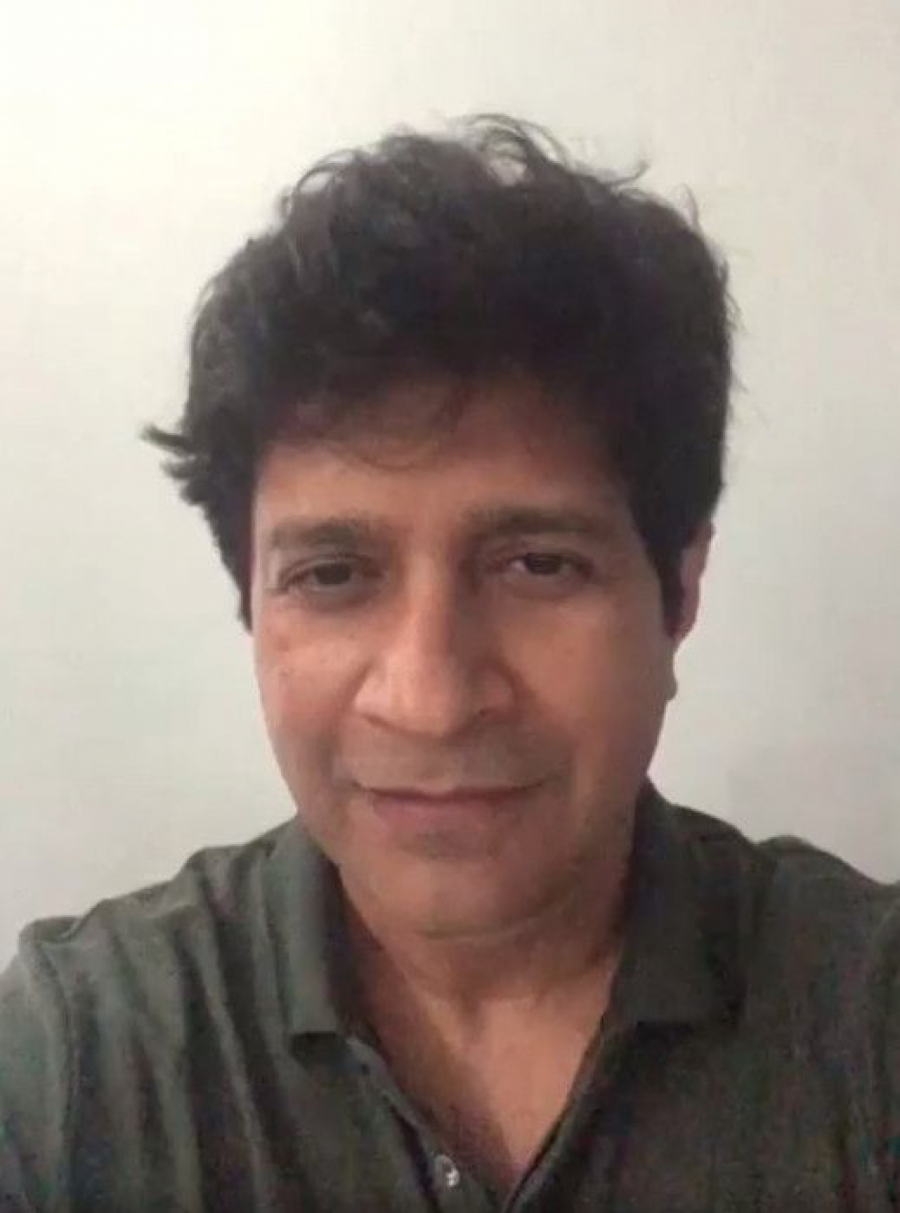 IZNENADA PREMINUO POZNATI PEVAČ Srušio se posle nastupa, poznat i uzrok smrti