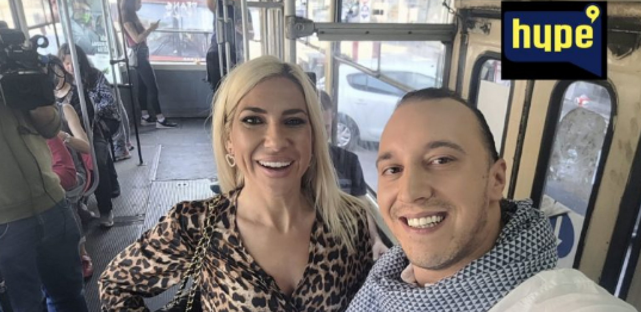 VODITELJI NAJAVILI HAOS U EMISIJI Jovana Jeremić i Stefan Usiljanin pokazali donji veš u centru Beograda