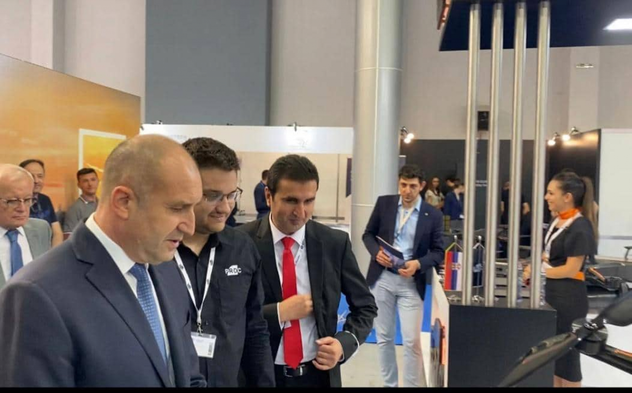 Srpski dronovi na najvećem bugarskom sajmu bezbednosti HEMUS 2022, obišao ih predsednik Bugarske Rumen Radev