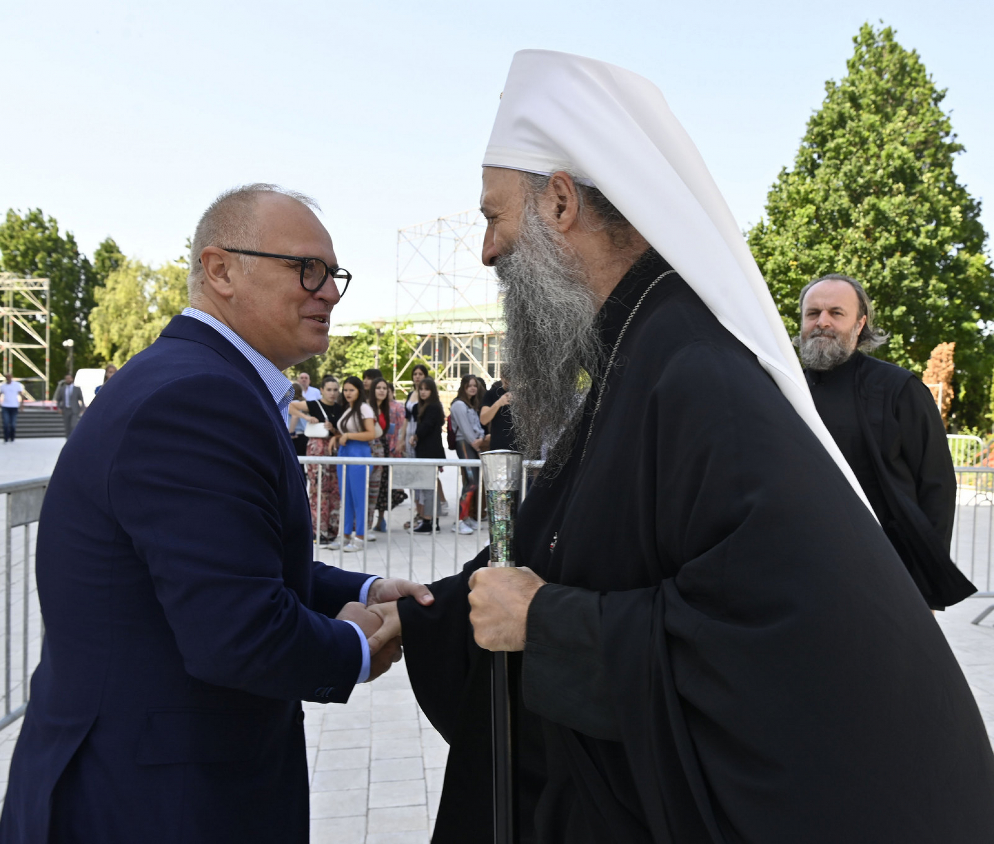 Vesić i patrijarh Porfirije ugostili decu sa Kosova i Metohije i iz Crne Gore