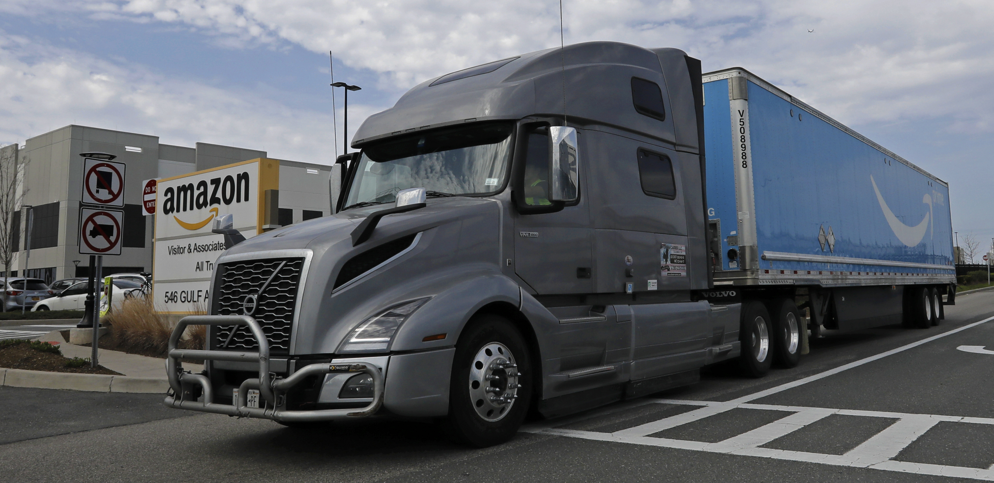 PLATFORMA AMAZON PRESTAJE SA DISTRIBUCIJOM U KINI Zatvoriće sve onlajn prodavnice sledeće godine