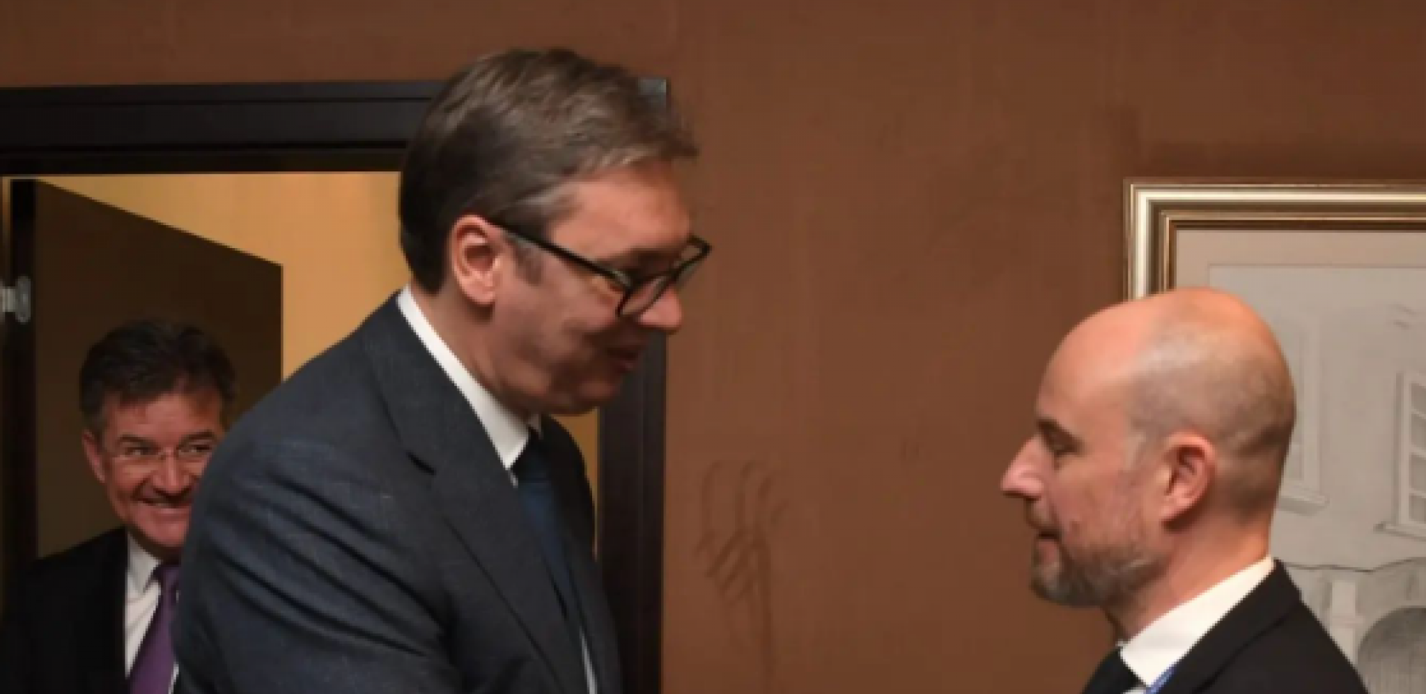 PREDSEDNIK SE SASTAO SA IZVESTIOCEM EVROPSKOG PARLAMENTA ZA SRBIJU Konstruktivna razmena mišljenja predsednika Vučića sa Vladom Bilčikom