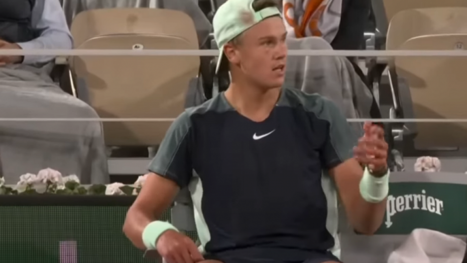 DRAMA NA ROLAN GAROSU Izgubio živce: Urlao i izbacio majku sa tribina (VIDEO)