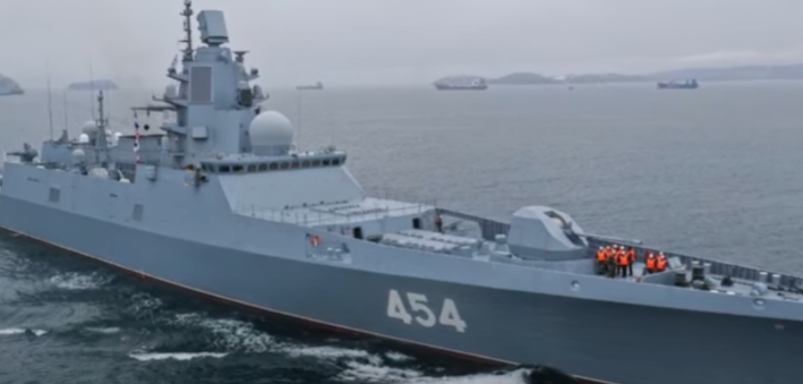 DEFILE RATNIH BRODOVA Putin na paradi povodom Dana mornarice Rusije: Svim sredstvima branićemo pomorske granice