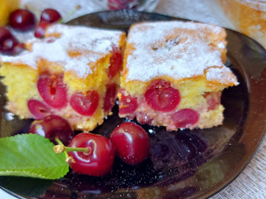 STIGLE SU TREŠNJE Napravite pun pleh finog voćnog rastresitog kolača (VIDEO)