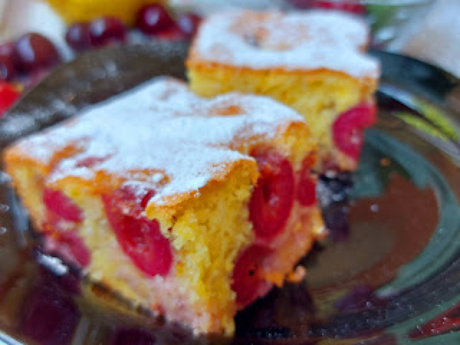 STIGLE SU TREŠNJE Napravite pun pleh finog voćnog rastresitog kolača (VIDEO)