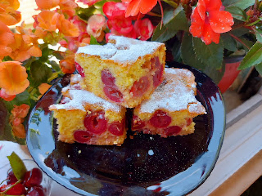 STIGLE SU TREŠNJE Napravite pun pleh finog voćnog rastresitog kolača (VIDEO)