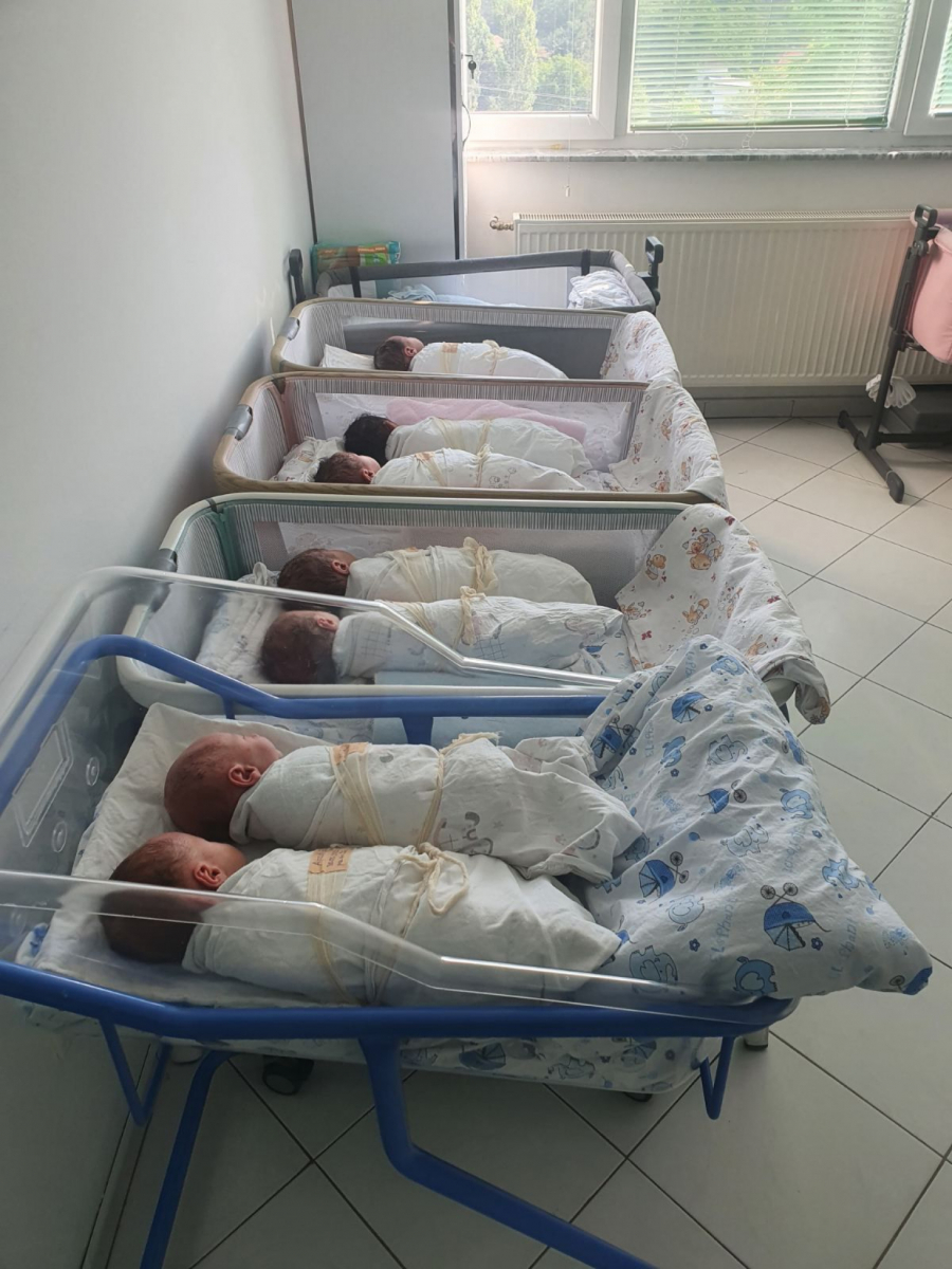 LEPE VESTI! U Novom Sadu rođene 23 bebe, među njima i dva para blizanaca