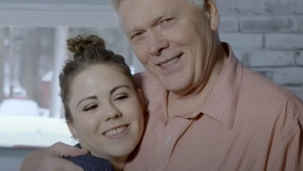 REKLA MU JE DA ĆE SE NALJUTITI AKO UMRE U SNU Ona ima 25 godina, a on 70, ovako izgleda njihov život!