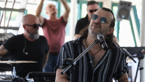 NEĆU DA SE PRAVDAM NIKOME Aca Lukas otkrio zbog čega sa bivšom  odlazi na letovanje