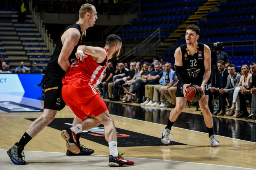 PARTIZAN BRUTALNO ODBRANIO DOMAĆI PARKET Crno-beli razbili  Zvezdu, već na poluvremenu rešili pitanje pobednika, 