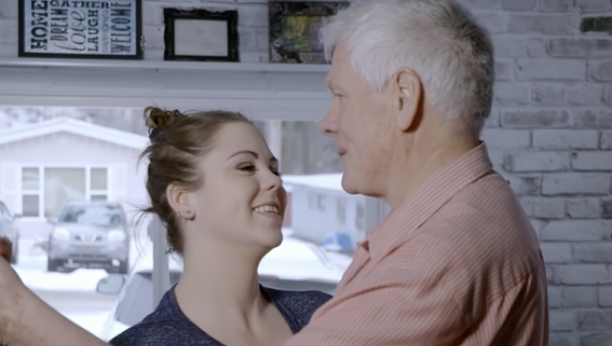 NJIHOVA VEZA MNOGE JE ŠOKIRALA, ALI SE ONI NE OBAZIRU: "Imam 25, a moj muž 70 godina, zavolela sam ga čim sam mu videla lice"