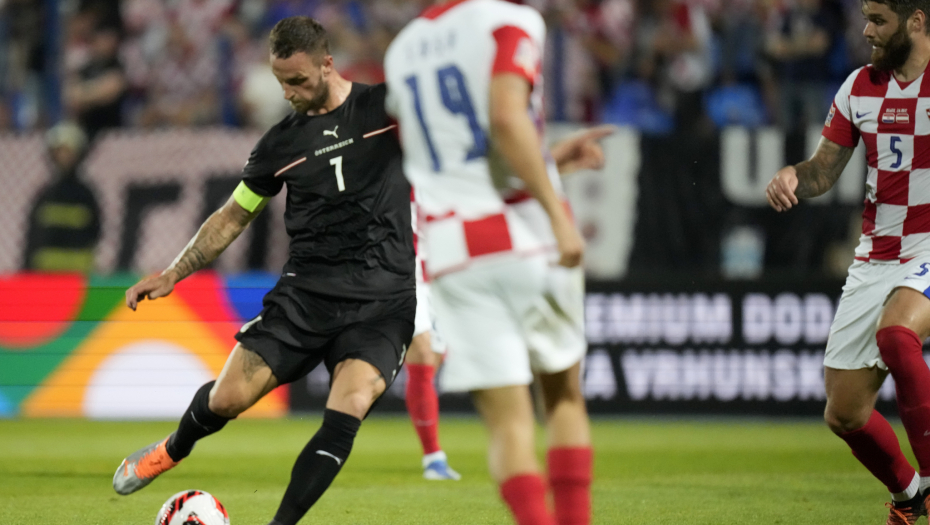 UTIŠAO HRVATSKU, PA ODUŠEVIO SRBIJU Arnautović postigao gol u Osijeku, pa se tri puta prekrstio (VIDEO)