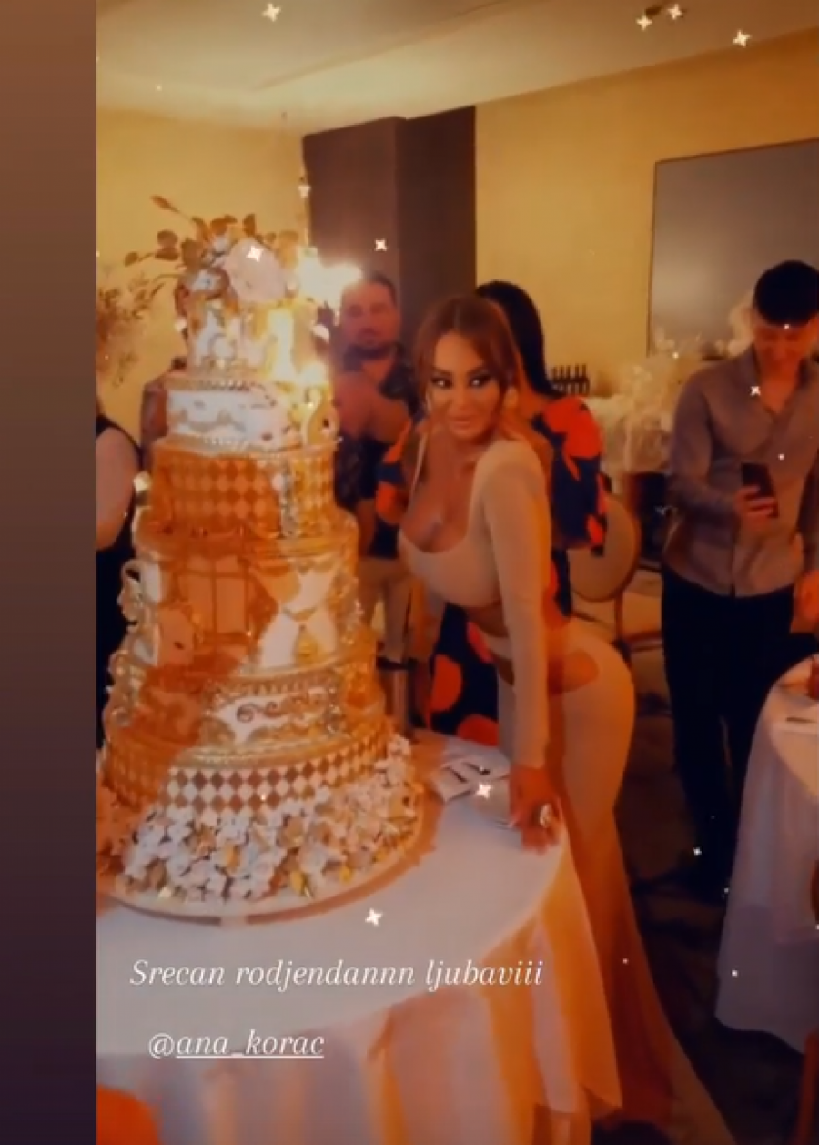 TORTA NA SEDAM SPRATOVA, CRVENI TEPIH Ana Korać proslavila 28. rođendan, sve pršti od luksuza (FOTO)