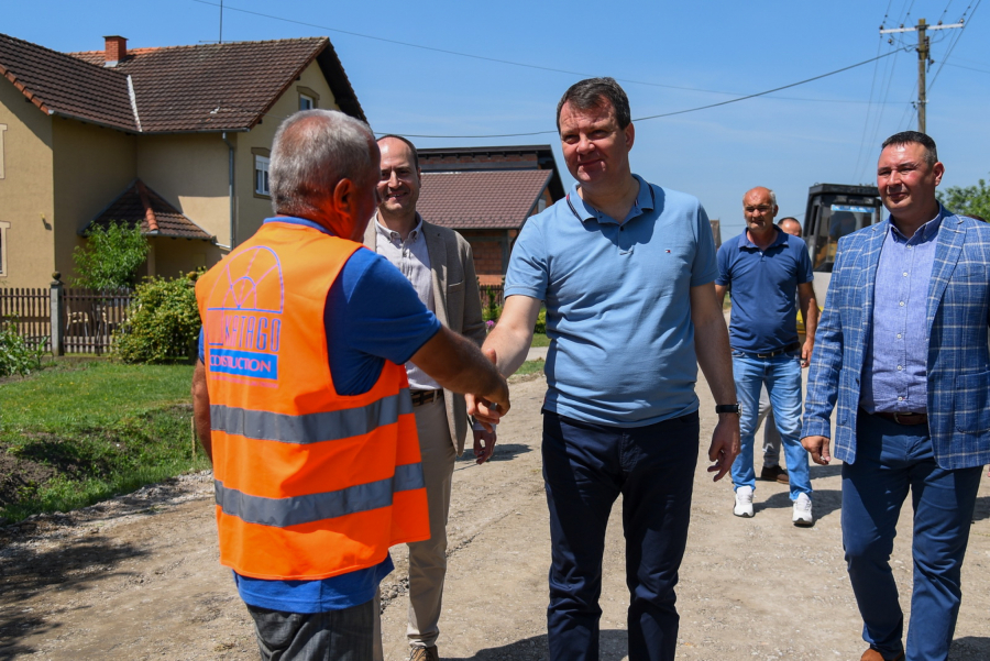OBNOVA SAOBRAĆAJNICA U OPŠTINI ŠID Mirović obišao Kukujevce i Erdevik (FOTO)
