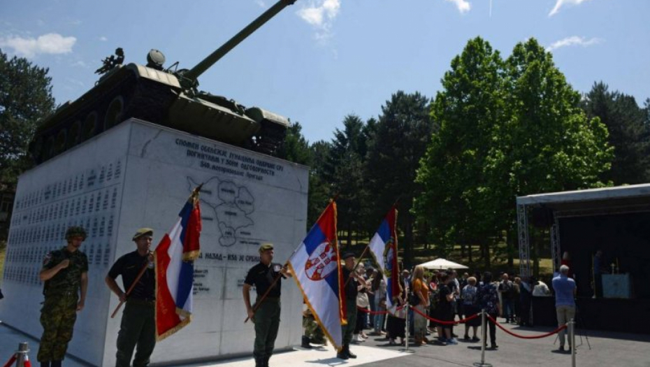 DA SE HEROJI NIKAD NE ZABORAVE U Leskovcu otkriveno spomen obeležje poginulim pripadnicima Vojske i Policije 1998. i 1999. godine