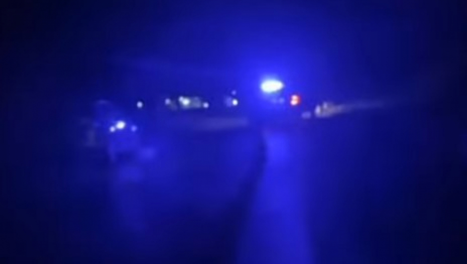 PRVI SNIMCI SA LICA MESTA TRAGEDIJE U STAROJ PAZOVI Poginuo kada je vozilom sleteo sa puta (FOTO/VIDEO)