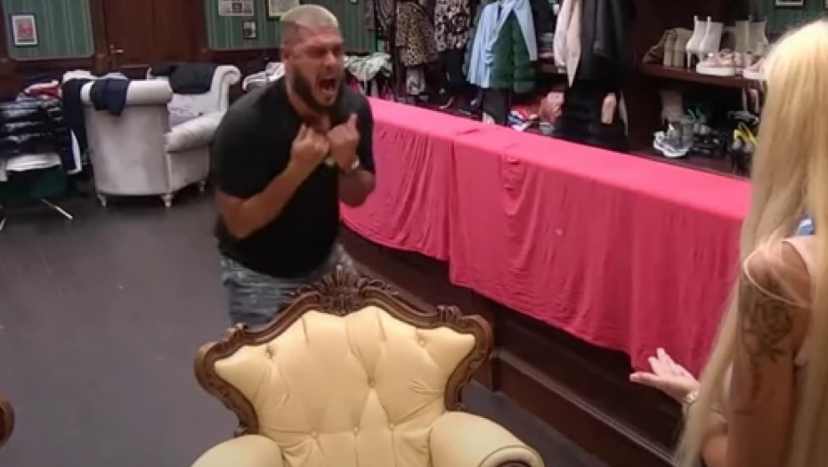 BACIO STO NA ALEKSANDRU Dejan Dragojević podivljao, lomio sve pred sobom, jezivi kadrovi uznemirili gledaoce (FOTO)