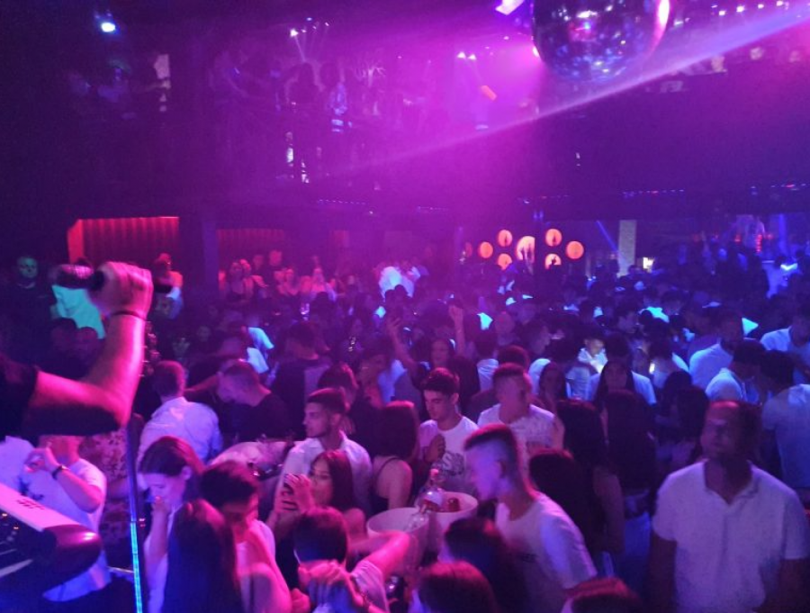 RUŠI SVE REKORDE! Ponovo nije bilo mesta u klubu za sve zainteresovane na nastupu Ace Lukasa! (FOTO)