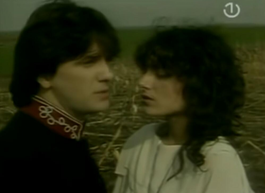 HIPNOTISALA JE MOĆNIKE, SPAJALI JE SA NAŠIM PEVAČEM Arkan je ludeo za njom, a evo kako danas izgleda i čime se bavi Doris Dragović! (FOTO)