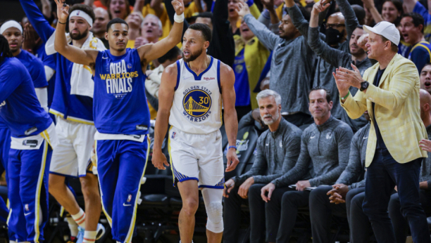 VELIKA ČAST Univerzitet Dejvidson povlači Karijev dres