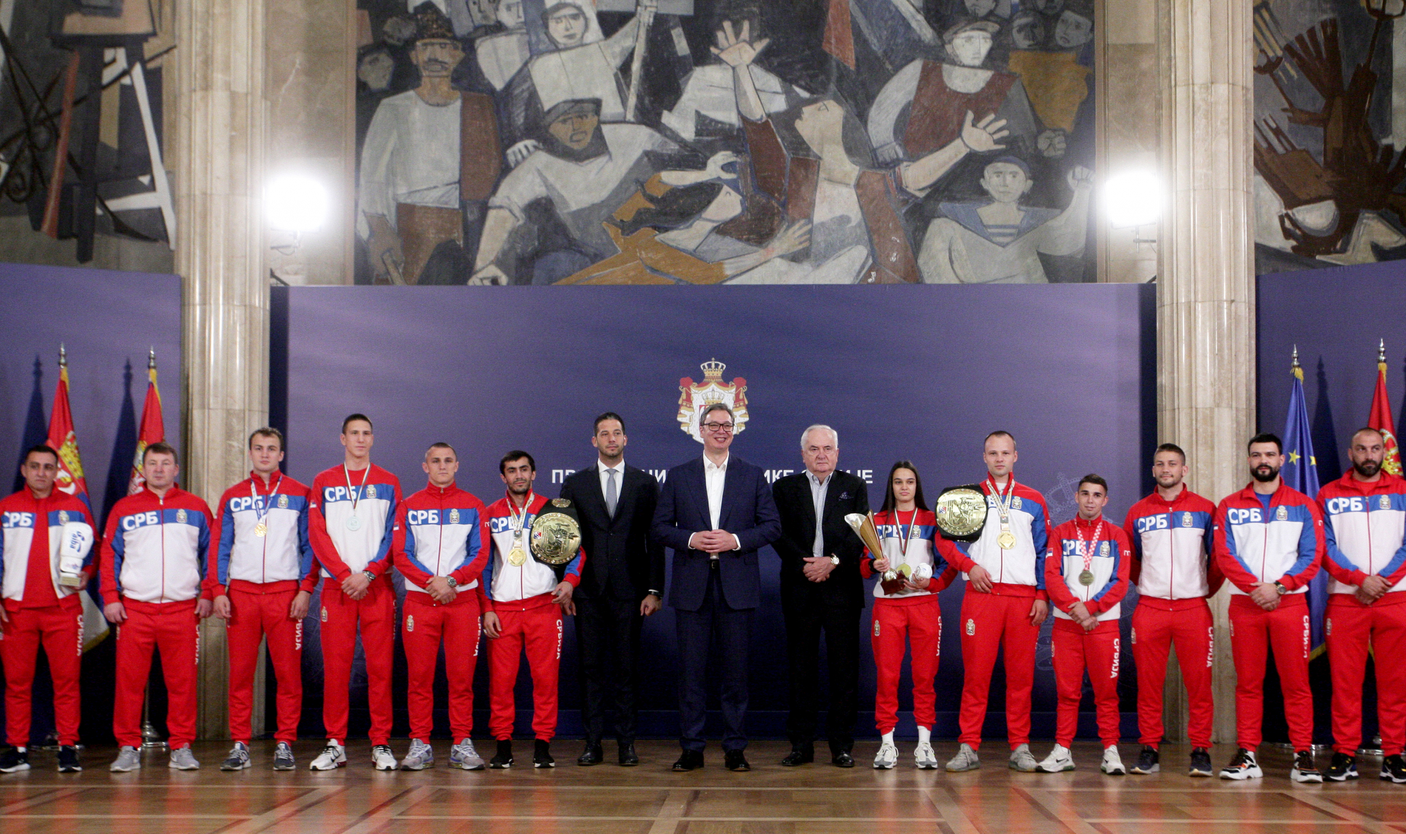 SRBIJA PONOVO POSTAJE BOKSERSKA SILA Predsednik Vučić ugostio naše zlatne momke: Srpski boks se na velika vrata vraća u Evropu i svet (FOTO)