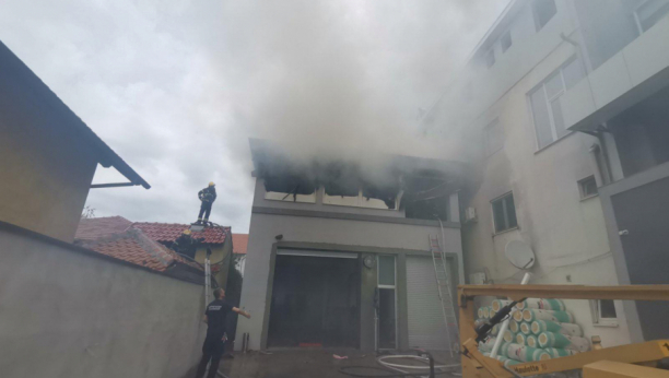 "MOGLI SMO SVI DA IZGORIMO" Višespratnicu u Nišu zahvatio požar, povređen muškarac
