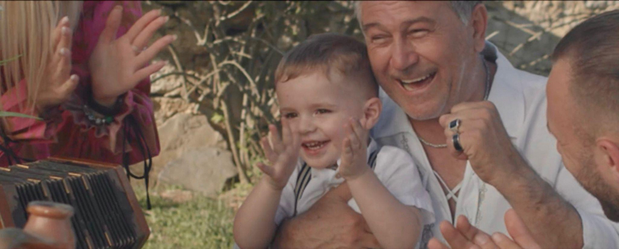 OKUPIO TRI GENERACIJE MUSLIMOVIĆ Halid snimio najemotivniji spot u svojoj karijeri