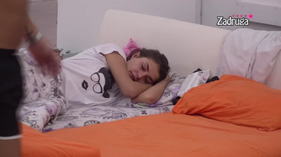 EVO, OČISTIĆU SE Skandalozna svađa Viktorije i Marka, izgovorene užasne reči, zadrugarka donela momentalnu odluku