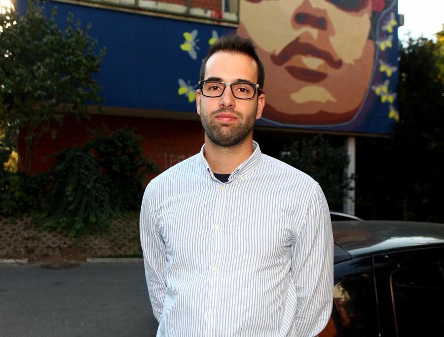 PIJANISTA IMA KRATKE PRSTE, ALI DUG JEZIK Nove optužbe protiv docenta Andreja Josifovskog, koji se proslavio svetlećim penisom (VIDEO)