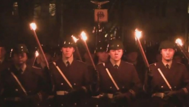 ETIKETA SA OZNAKOM "SS" Nemački vojnici dobili nove uniforme