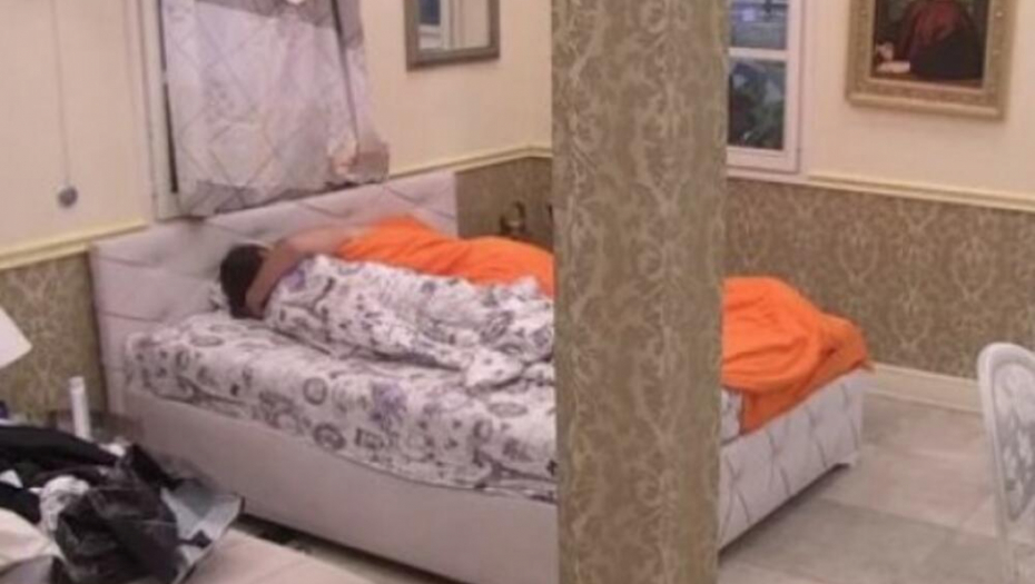 NAGOVORIO JE DA ABORTIRA, A ONDA NAVALIO Marko i Viktorija zatresli sobu vrelom akcijom, nakon brojnih uvreda, batina i svađa usledilo ovo (VIDEO)