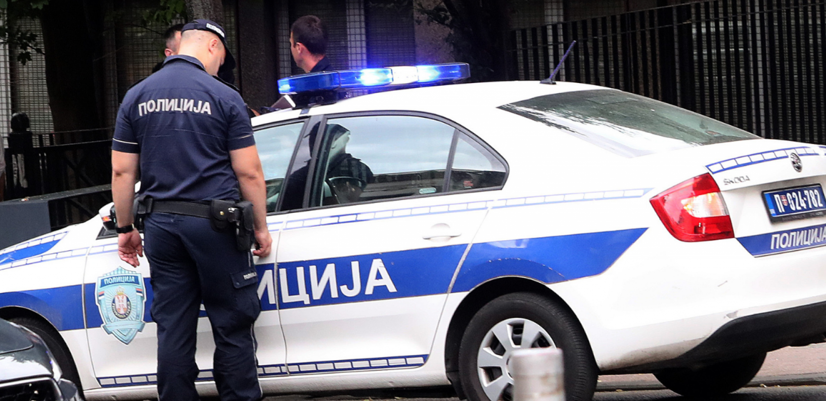 "IZBOŠĆU TE, PA ĆU TI POBITI CELU PORODICU" Uhapšen muškarac kod Sopota koji je pijan pretio prijatelju nožem