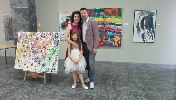 VERA JE ČUDO OD DETETA I NAJMLAĐA SLIKARKA U SRBIJI: Prvi rad je nacrtala sa 15 meseci, majka Ljiljana je napisala pesmu sa imenom ćerke pre nego što se rodila