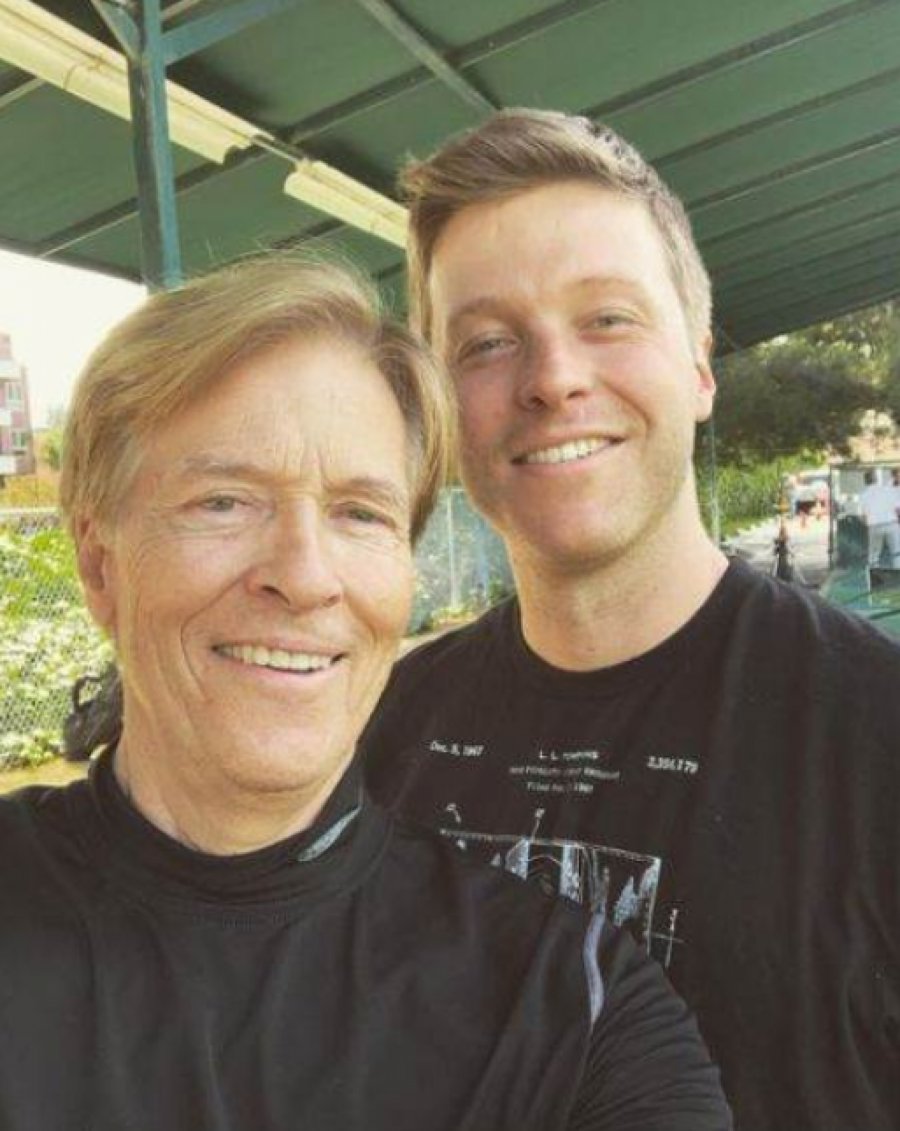 SIN SLAVNOG GLUMCA PRONAĐEN MRTAV NA PARKINGU Momentalno naložena dodatna istraga, imao je samo 27 godina