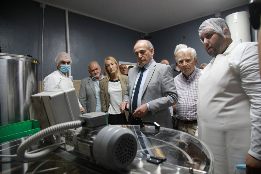 SA ZADRUGARIMA DO NOVOG PROGRAMA PODRŠKE Krkobabić najavio novi program podrške zadrugama Srbije