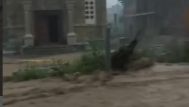 BUJICA NOSI SVE PRED SOBOM Jako nevreme pogodilo jug Srbije,  u Nišu delovi grada bez struje (VIDEO)