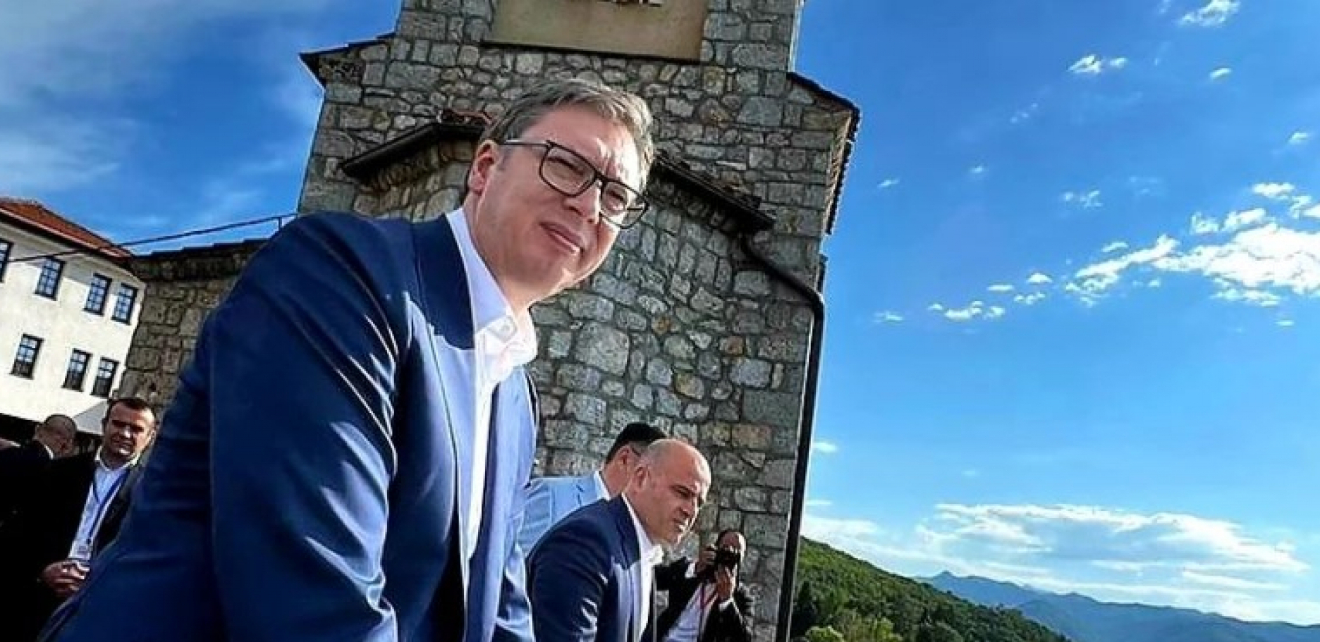 NA OVOM MESTU NASTALO JE ĆIRILIČNO PISMO  Predsednik Vučić posetio jedan od najznačajnijih pravoslavnih hramova, ovo je njegova poruka Srbiji (FOTO)