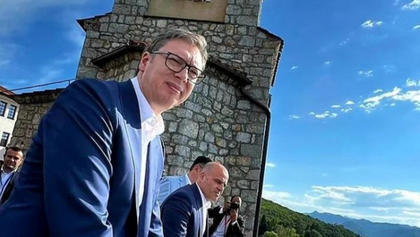 NA OVOM MESTU NASTALO JE ĆIRILIČNO PISMO  Predsednik Vučić posetio jedan od najznačajnijih pravoslavnih hramova, ovo je njegova poruka Srbiji (FOTO)