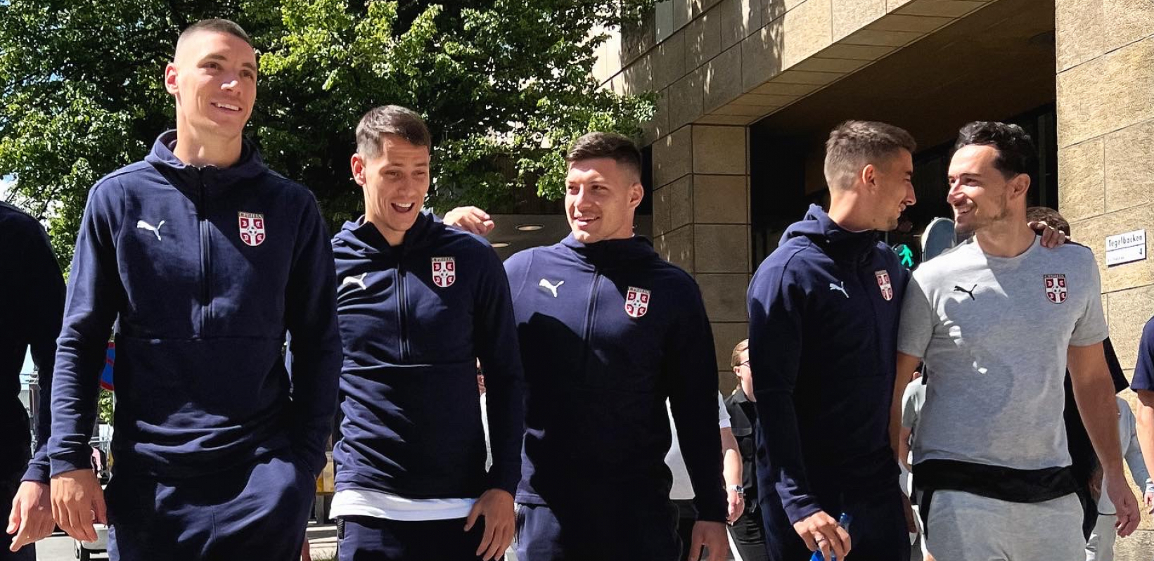 PIKSIJEVI "ORLOVI" U STOKHOLMU Reprezentativci Srbije prošetali prestonicom Švedske pred važan meč (VIDEO)