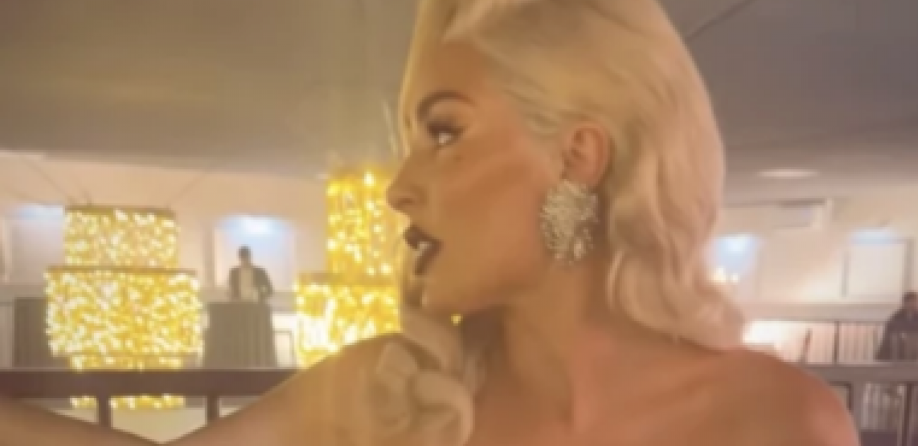 LEPA BRENA I SENIDAH ZAJEDNO U PROVODU Luksuz i glamur sa svih strana, pevačice istakle bujne obline, a evo i koji pevač im pravi društvo (FOTO)