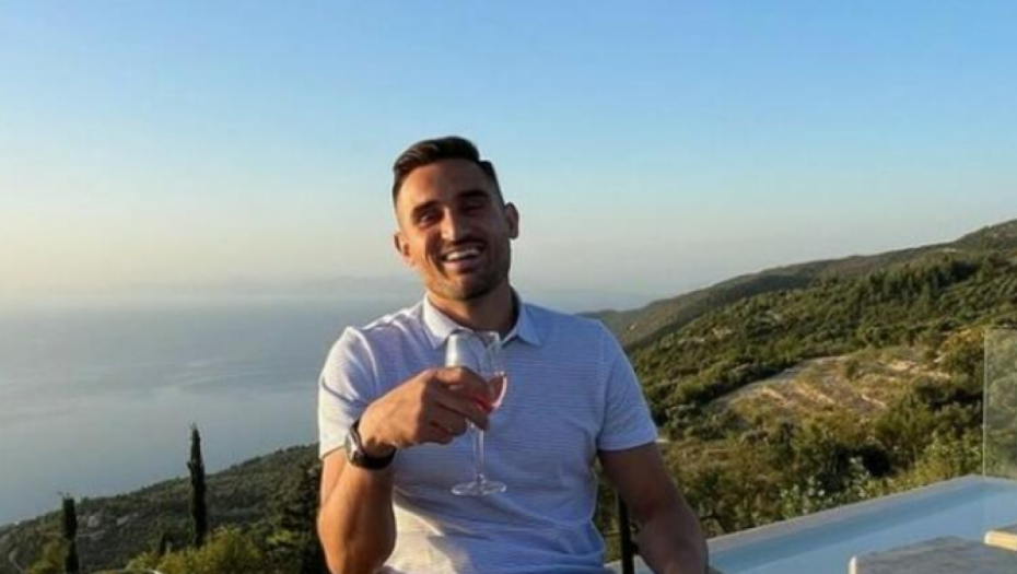 HIT PRIČA Prekinuo romantično letovanje da bi igrao protiv Srbije