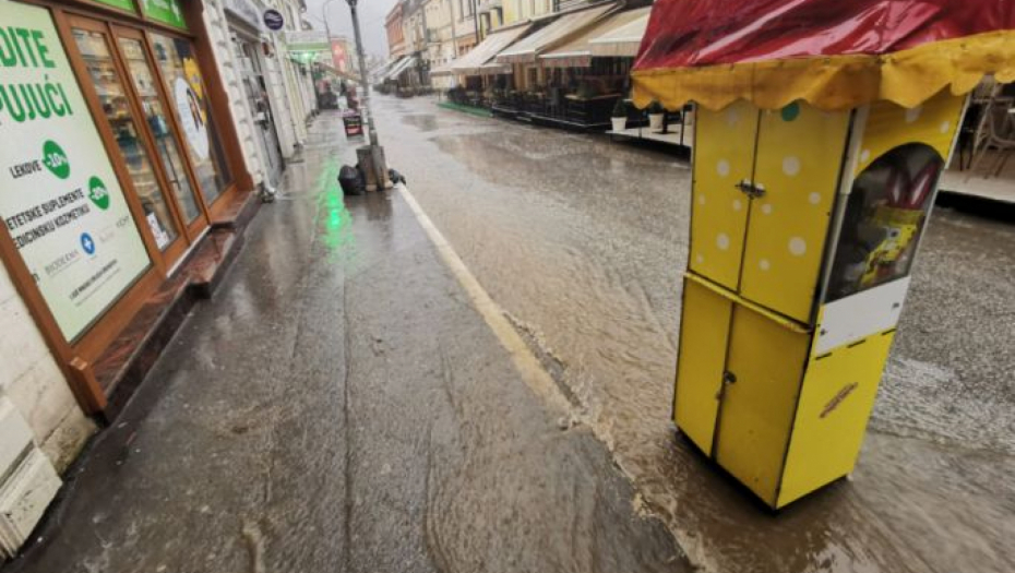 POTOP U IVANJICI Jako nevreme napravilo pustoš, domaćinstva ostala bez struje (FOTO)