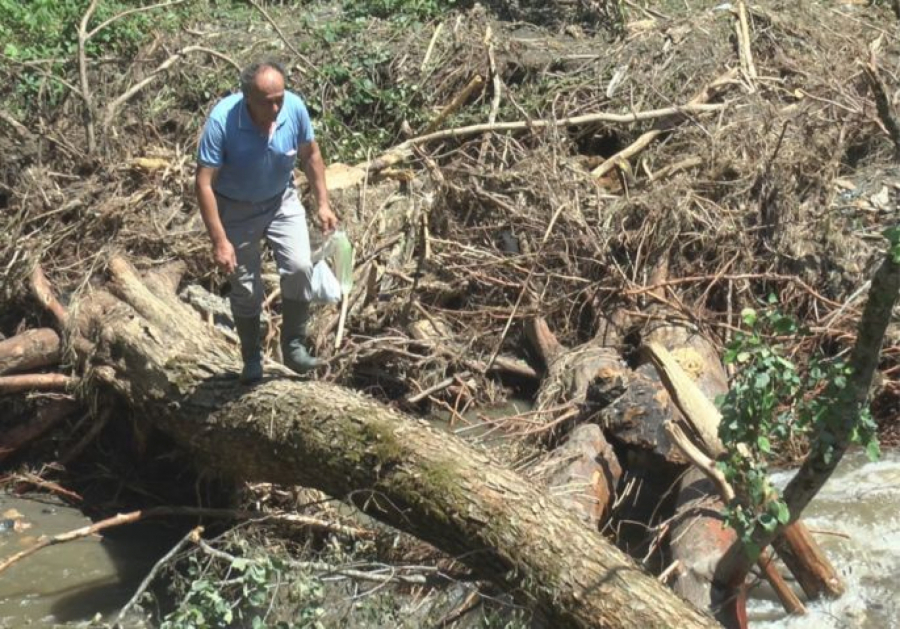 IVANJICA OPUSTOŠENA POSLE NEVREMENA Uništeni zasadi, oštećeni putevi