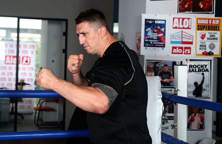 KRISTINI SE SVIDI UPALJAČ I JA GA UKRADEM Kristijan Golubović šokirao izjavom u emisiji, a ove stvari o sebi nikako nije smeo da kaže javno (VIDEO)