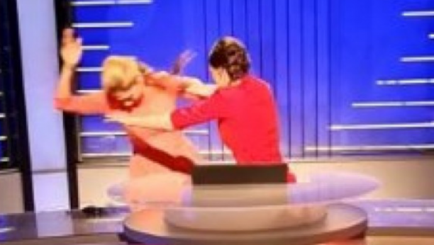 RAT VODITELJKI SLAGALICE: Gurale se - izbacila je iz kadra (VIDEO)