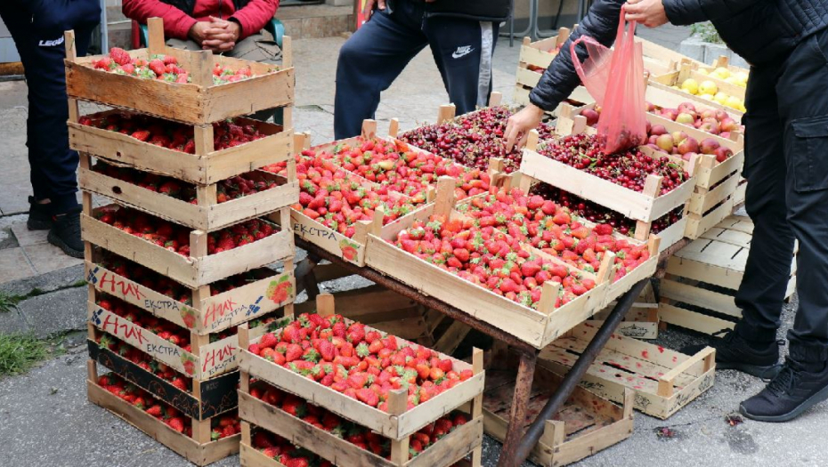 OVAKO IZGLEDAJU DOMAĆE JAGODE Ne nasedajte da podvale prodavaca, jedna stvar ih razlikuje od uvoznih