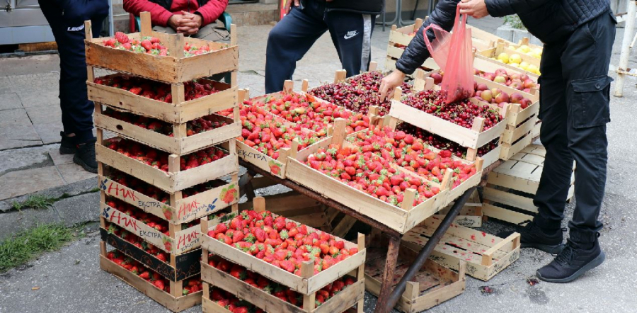Na tezgi jagode u gajbicama heroin! O. Z. (40) iz Beograda na ulici otvorio tezgu s opijatima