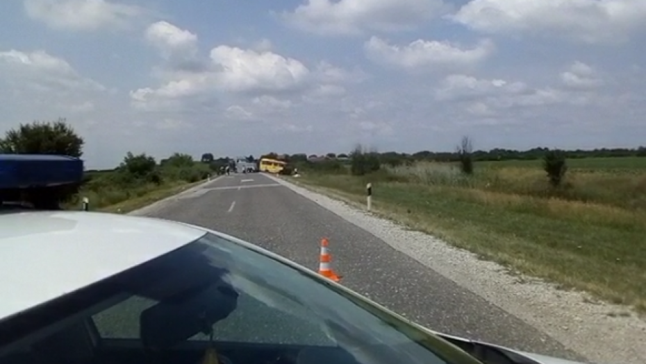 IZGUBIO KONTROLU Krivična prijava za vozača autobusa zbog nesreće kod Šimanovaca (VIDEO)